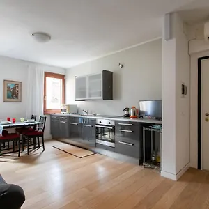 Lance With Lift, 2 Minutes Walk From The Train Station Appartement